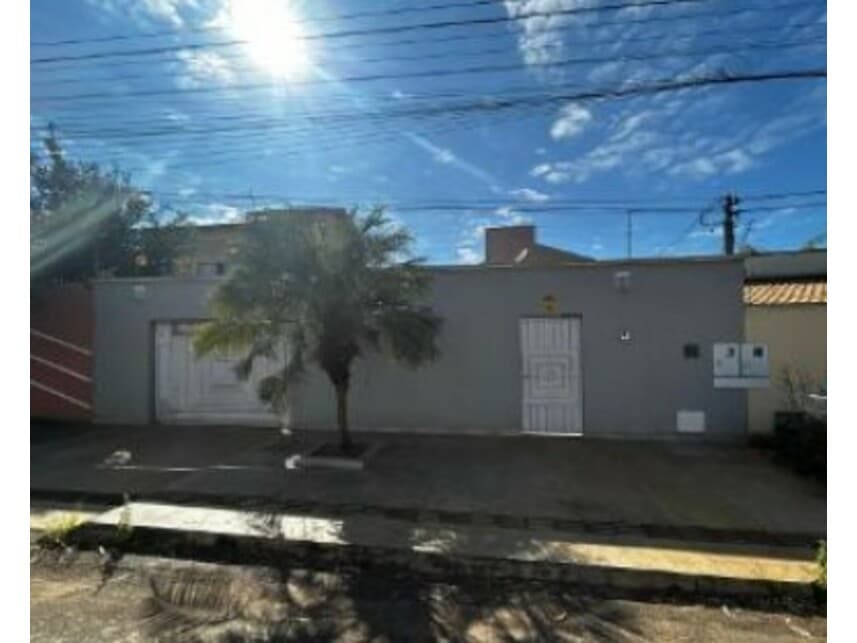 Casa em leilão em Goiânia - GO — Casa à venda em leilão