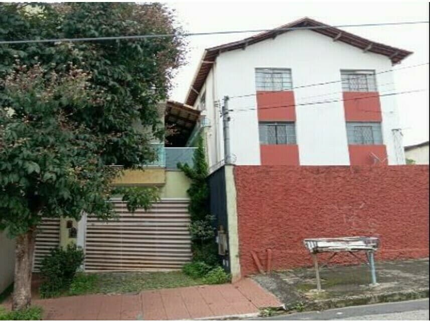 Casa em leilão em Contagem - MG — Casa à venda em leilão
