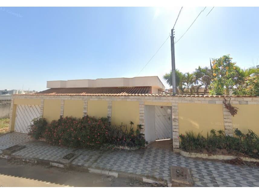 Casa em leilão em Passos - MG — Casa à venda em leilão
