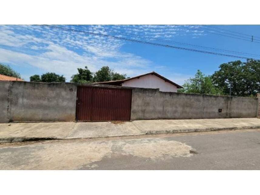 Casa em leilão em Urucuia - MG — Casa à venda em leilão