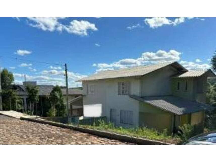 Casa em leilão em Sananduva - RS — Casa à venda em leilão