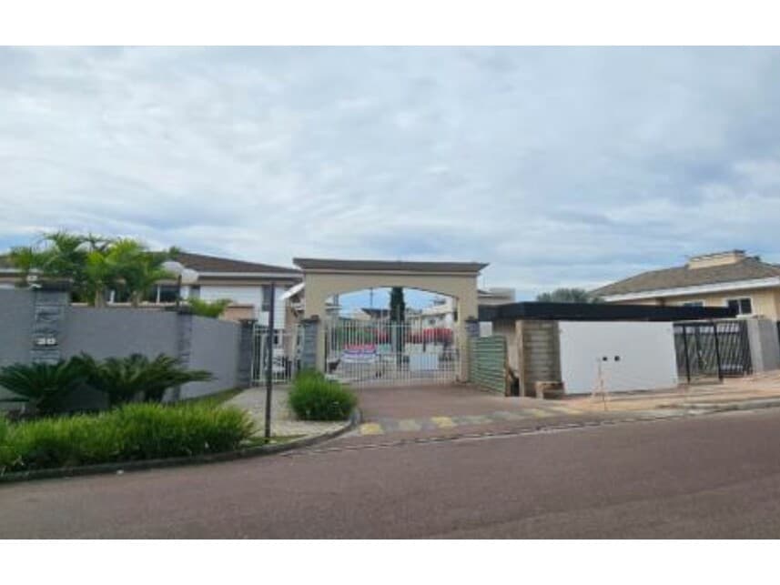 Casa em leilão em Curitiba - PR — Casa à venda em leilão