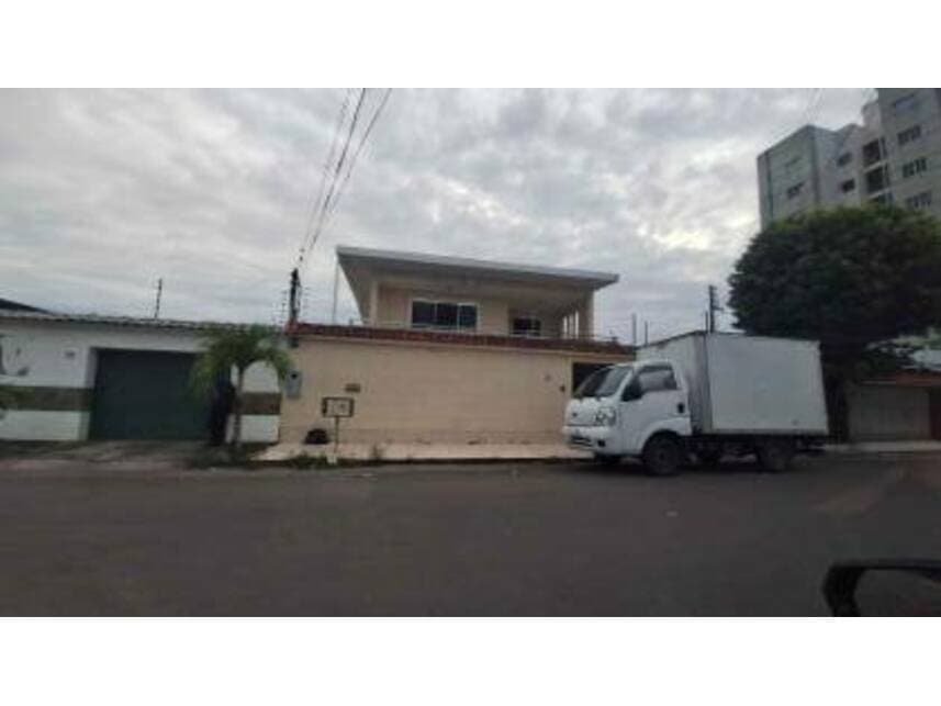 Casa em leilão em Manaus - AM — Casa à venda em leilão