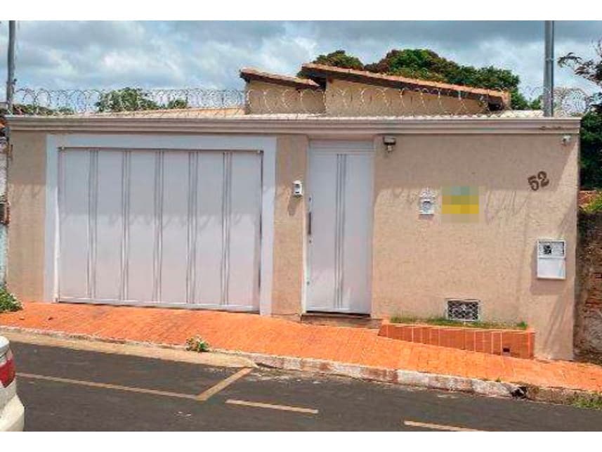 Casa em leilão em Conceição Das Alagoas - MG — Casa à venda em leilão