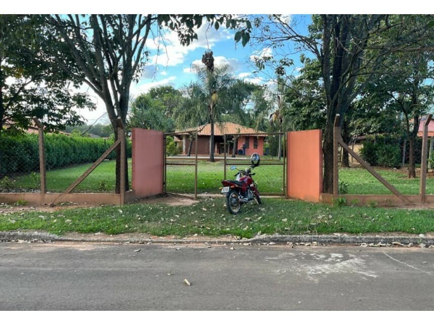 Foto 1 de 15: Casa em leilão em Adolfo - SP — Chácara à venda em leilão