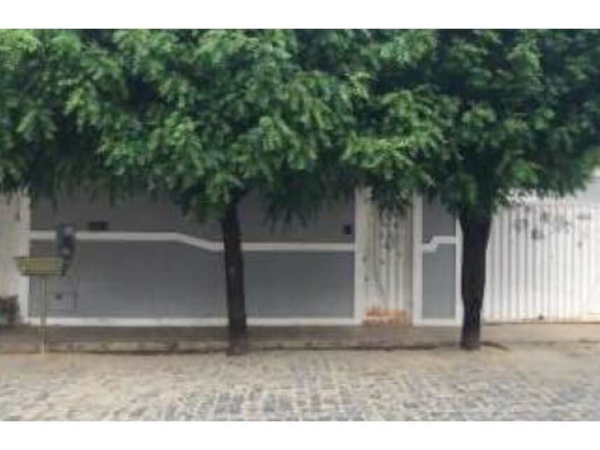 Casa em leilão em Santa Maria Da Vitória - BA — Casa à venda em leilão