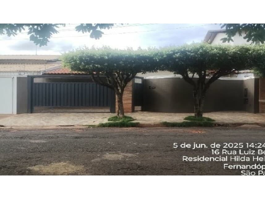 Casa em leilão em Fernandópolis - SP — Casa à venda em leilão
