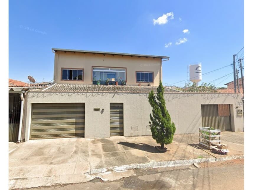 Casa em leilão em Goiânia - GO — Casa à venda em leilão