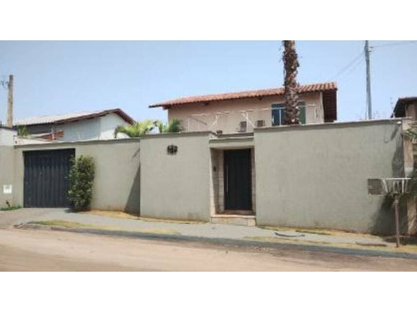 Foto 2 de 15: Casa em leilão em Ituiutaba - MG — Casa à venda em leilão