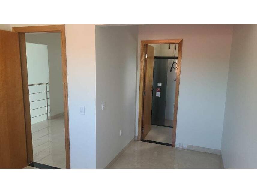Foto 12 de 15: Casa em leilão em Poconé - MT — Casa à venda em leilão