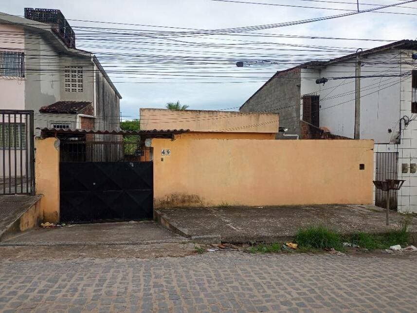Casa em leilão em Igarassu - PE — Casa à venda em leilão