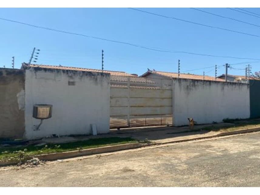 Casa em leilão em Cuiabá - MT — Casa à venda em leilão