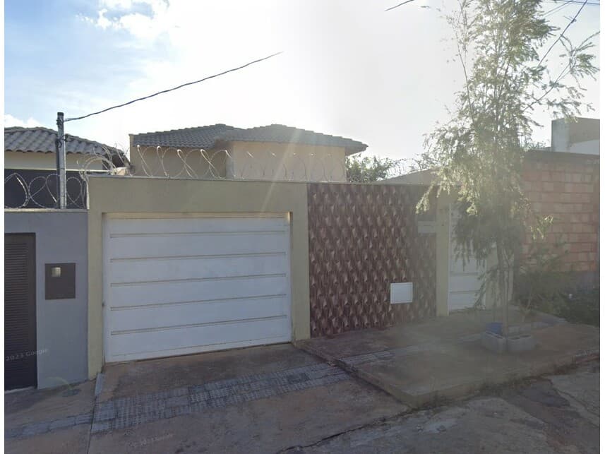 Casa em leilão em Montes Claros - MG — Casa à venda em leilão