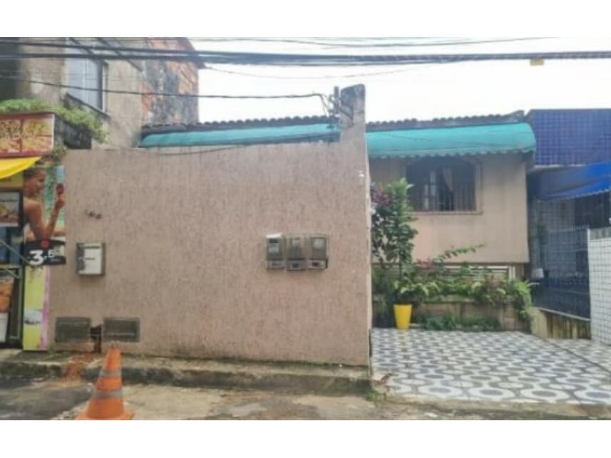 Casa em leilão em Salvador - BA — Casa à venda em leilão