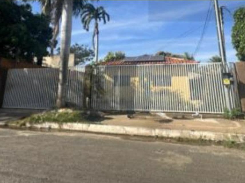 Casa em leilão em Cuiabá - MT — Casa à venda em leilão