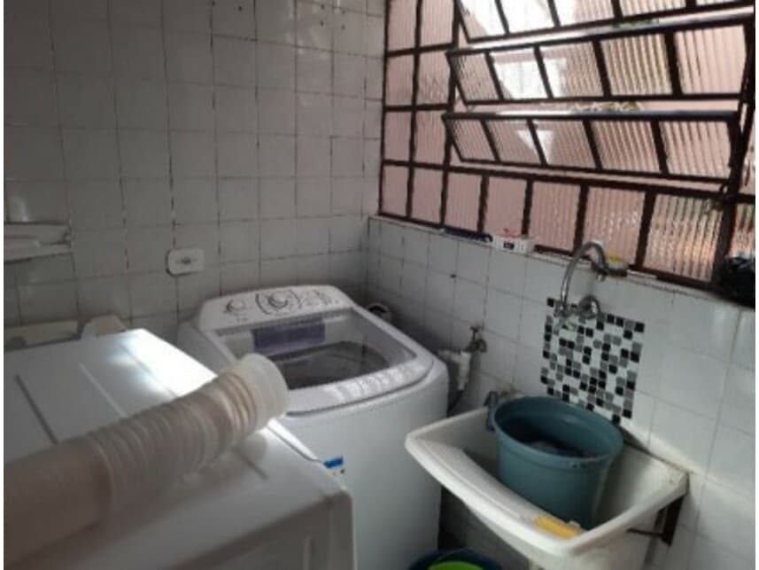 Foto 9 de 11: Casa em leilão em Curitiba - PR — Casa à venda em leilão