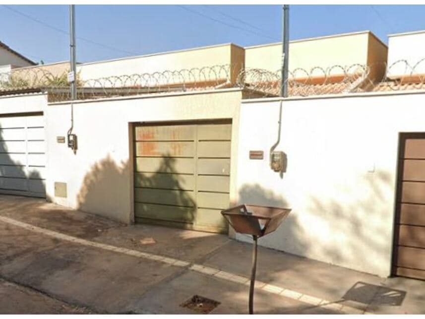 Casa em leilão em Goiânia - GO — Casa à venda em leilão
