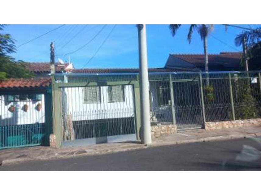 Casa em leilão em Porto Alegre - RS — Casa à venda em leilão