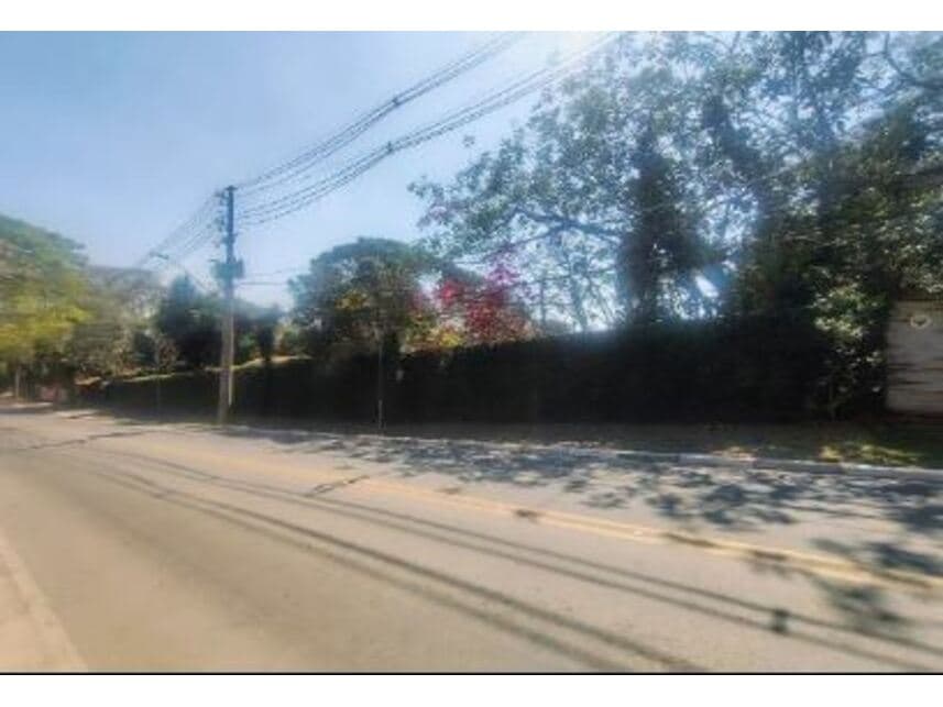 Casa em leilão em Carapicuíba - SP — Casa à venda em leilão