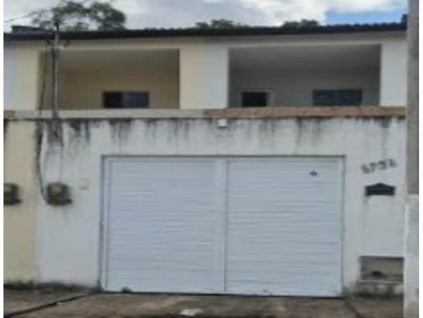 Casa em leilão em Maracanaú - CE — Casa à venda em leilão