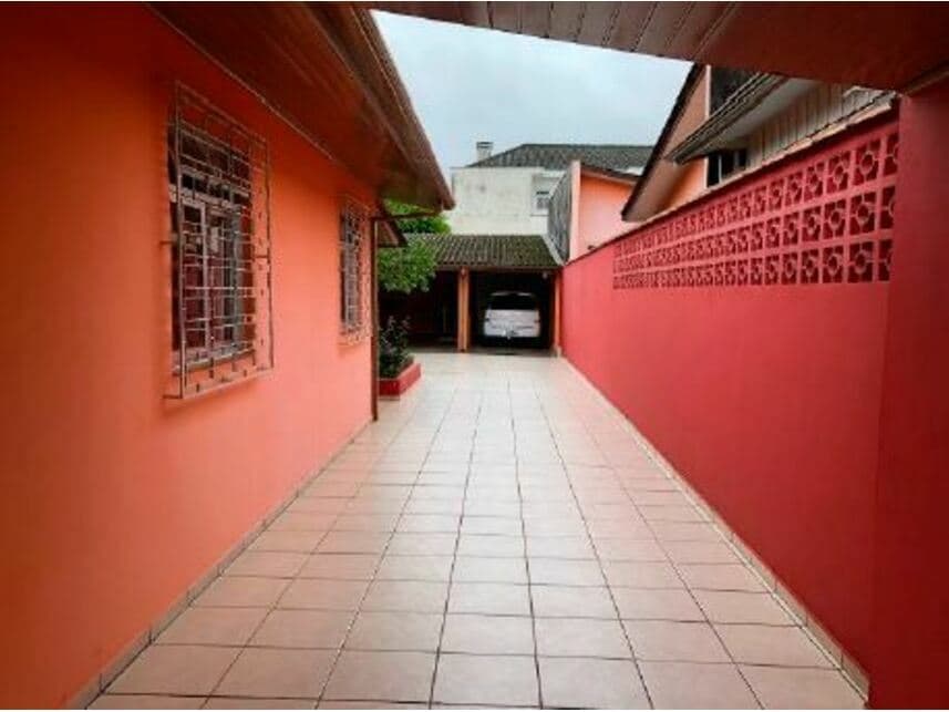 Foto 13 de 16: Casa em leilão em Curitiba - PR — Casa à venda em leilão