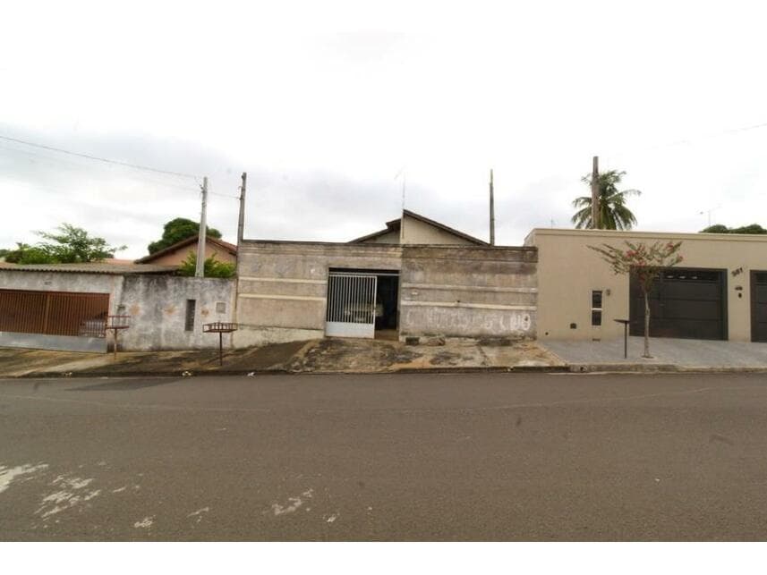Foto 1 de 13: Casa em leilão em Araçatuba - SP — Casa à venda em leilão
