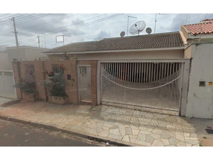 Casa em leilão em Mirassol - SP — Casa à venda em leilão