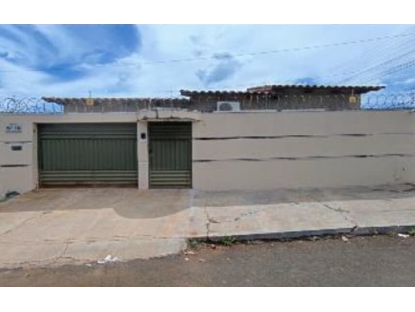 Casa em leilão em Quirinópolis - GO — Casa à venda em leilão