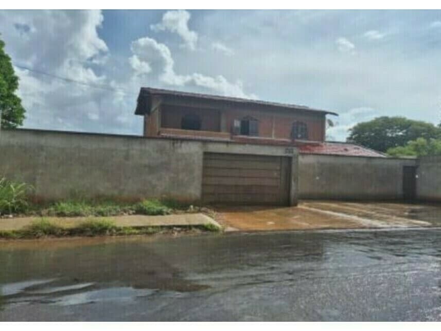 Casa em leilão em Aparecida De Goiânia - GO — Casa à venda em leilão