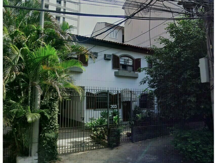 Casa em leilão em Rio De Janeiro - RJ — Casa à venda em leilão