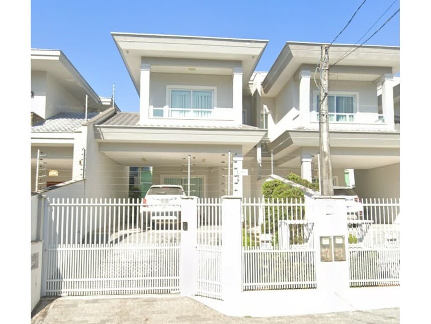 Casa em leilão em Joinville - SC — Casa à venda em leilão