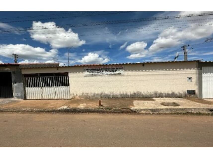 Casa em leilão em Águas Lindas De Goiás - GO — Casa à venda em leilão