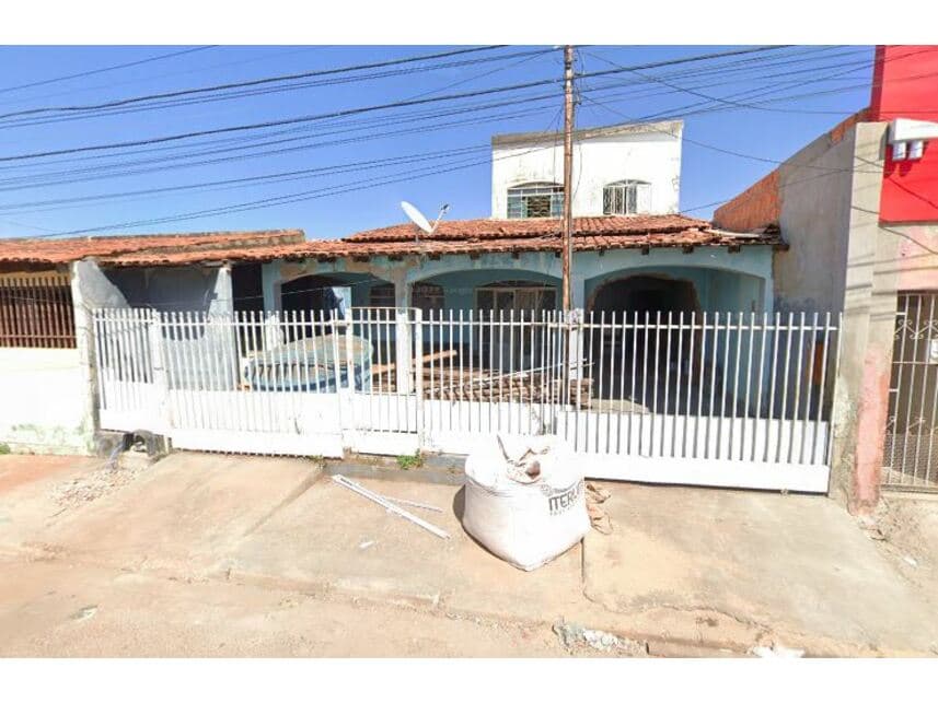 Casa em leilão em Cuiabá - MT — Casa à venda em leilão