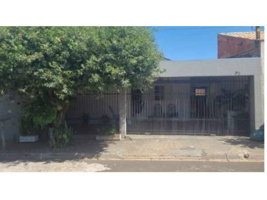 Casa em leilão em Penápolis - SP — Casa à venda em leilão