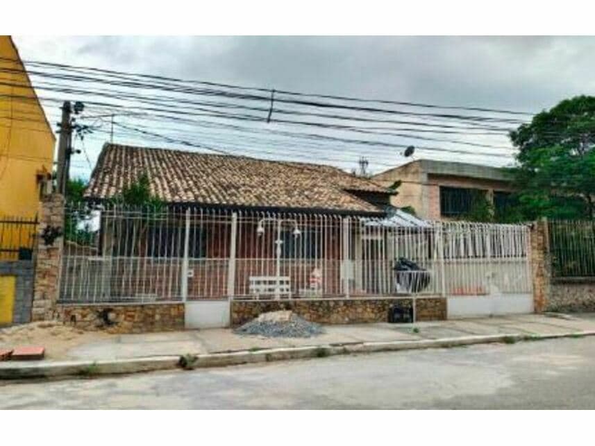 Casa em leilão em Nova Iguaçu - RJ — Casa à venda em leilão