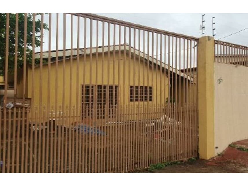 Casa em leilão em Cuiabá - MT — Casa à venda em leilão