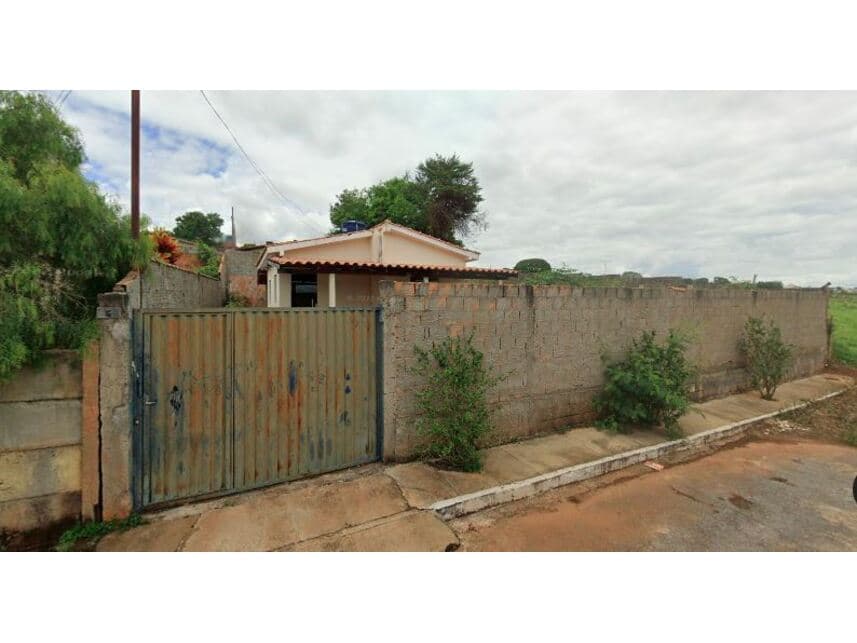 Casa em leilão em Guapé - MG — Casa à venda em leilão