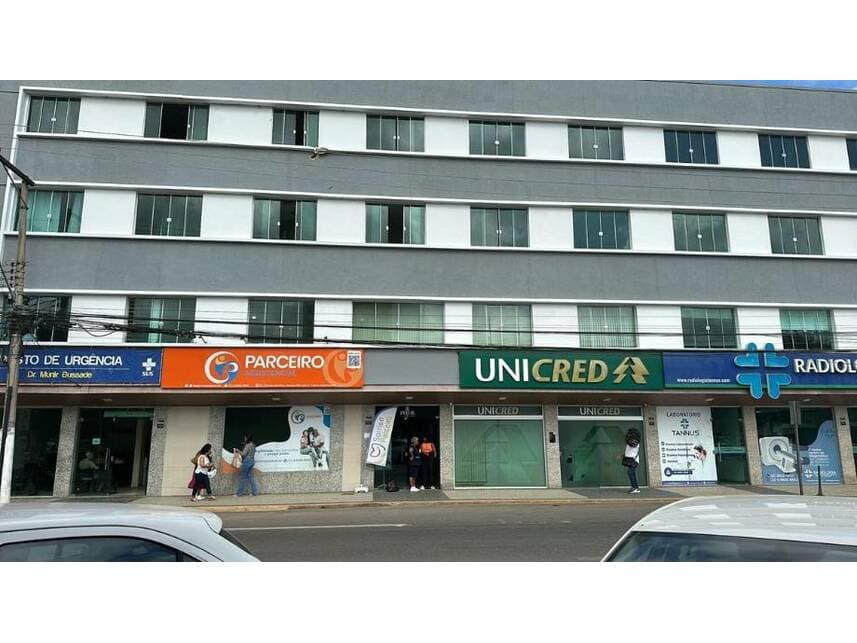 Comercial em leilão em Itaperuna - RJ — Sala Comercial à venda em leilão