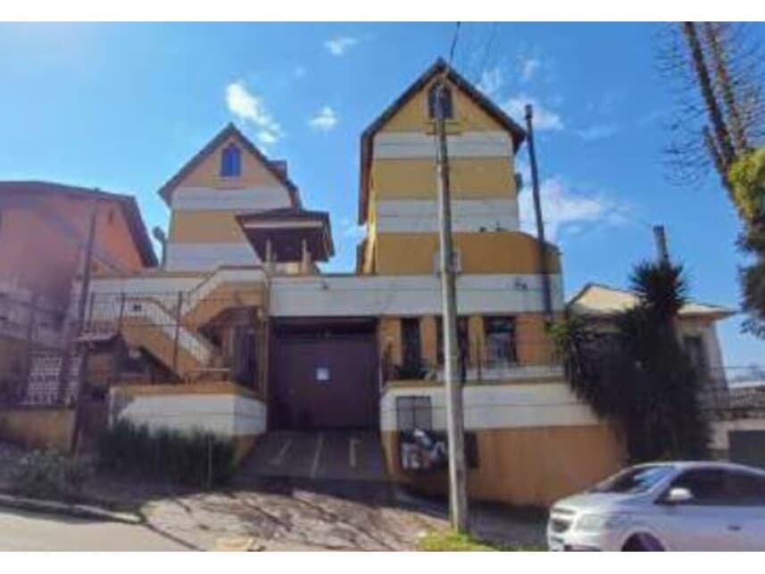 Casa em leilão em Porto Alegre - RS — Casa à venda em leilão