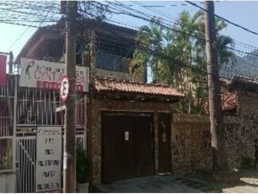 Casa em leilão em Rio De Janeiro - RJ — Casa à venda em leilão