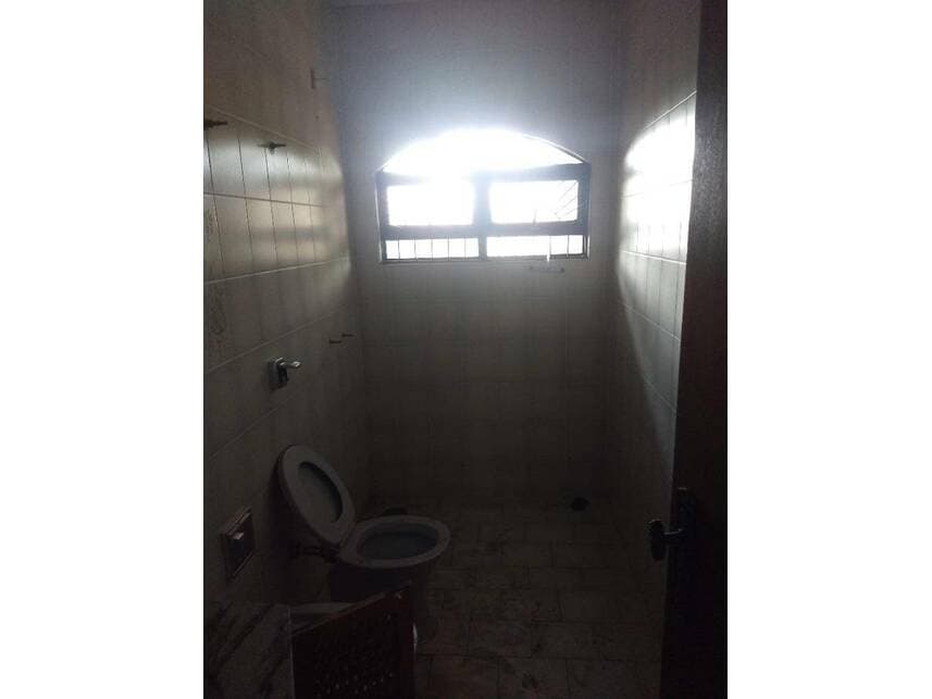 Foto 10 de 14: Casa em leilão em Londrina - PR — Casa à venda em leilão