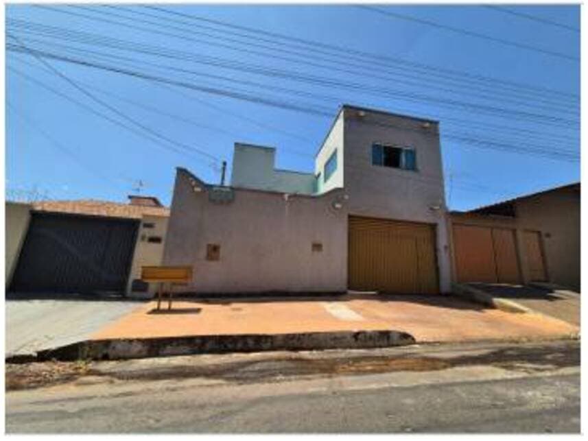 Casa em leilão em Goiânia - GO — Casa à venda em leilão