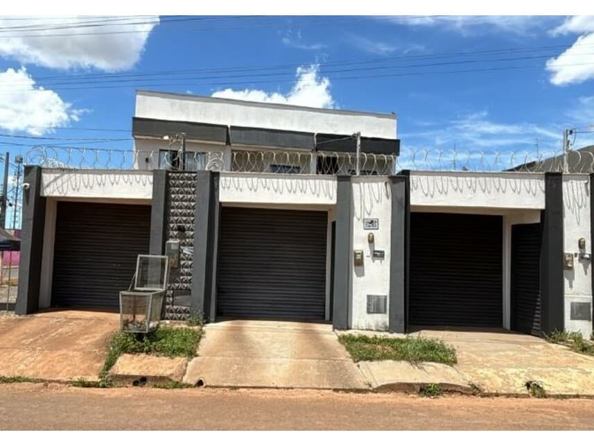 Casa em leilão em Luziânia - GO — Casa à venda em leilão