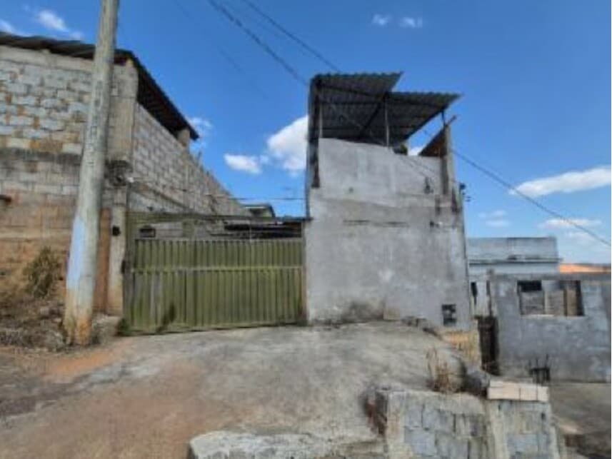 Casa em leilão em Visconde Do Rio Branco - MG — Casa à venda em leilão