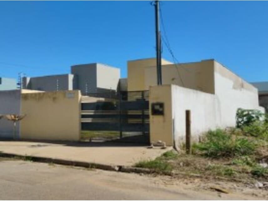 Casa em leilão em Cuiabá - MT — Casa à venda em leilão