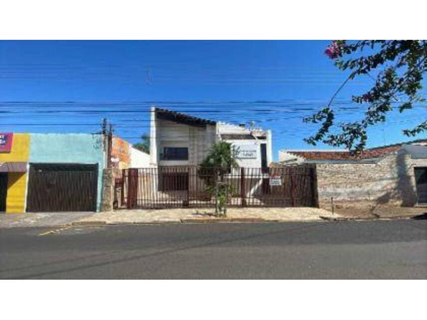 Foto 1 de 19: Casa em leilão em Votuporanga - SP — Casa à venda em leilão