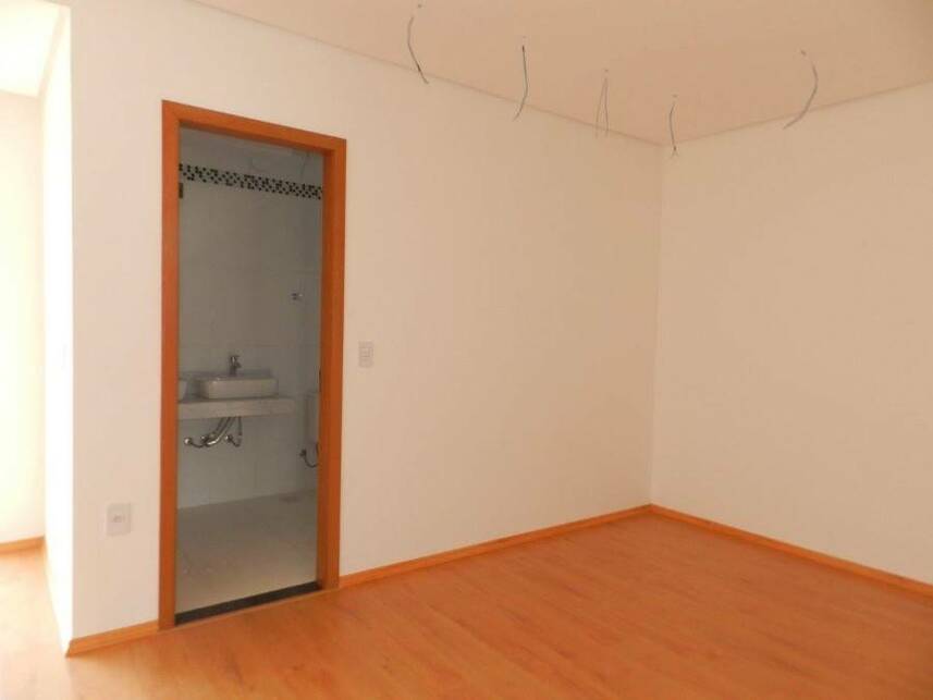 Foto 11 de 16: Casa em leilão em Porto Alegre - RS — Casa à venda em leilão