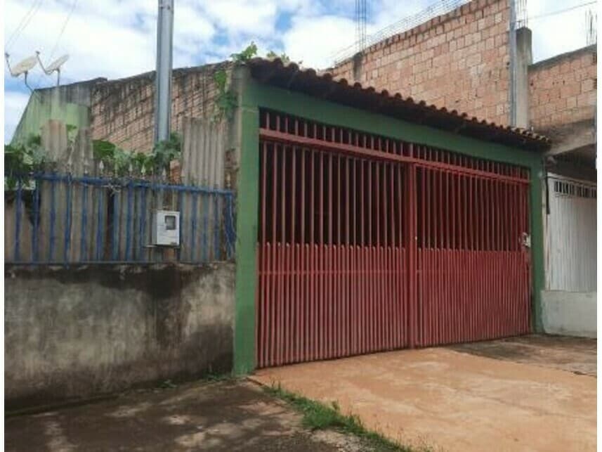Casa em leilão em Luziânia - GO — Casa à venda em leilão
