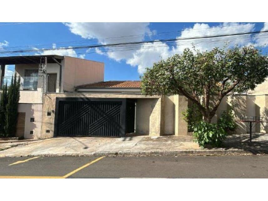 Casa em leilão em Catanduva - SP — Casa à venda em leilão