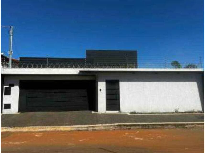 Foto 1 de 3: Casa em leilão em Anápolis - GO — Casa à venda em leilão